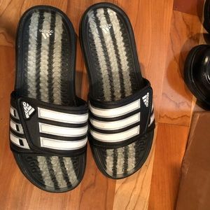 Adidas Men’s size 7